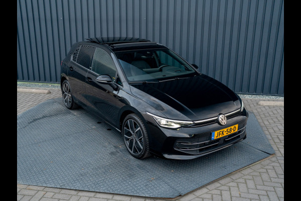 Volkswagen Golf 1.5 eTSI 50 Jaar Edition | Panodak | Stoelgeheugen | Trekhaak Elk. Wegkl. | Harman/ Kardon | Prijs Rijklaar!!