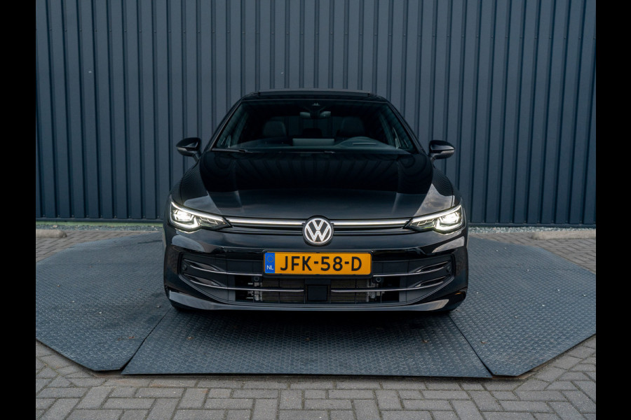 Volkswagen Golf 1.5 eTSI 50 Jaar Edition | Panodak | Stoelgeheugen | Trekhaak Elk. Wegkl. | Harman/ Kardon | Prijs Rijklaar!!