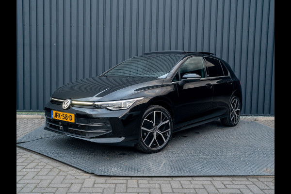 Volkswagen Golf 1.5 eTSI 50 Jaar Edition | Panodak | Stoelgeheugen | Trekhaak Elk. Wegkl. | Harman/ Kardon | Prijs Rijklaar!!