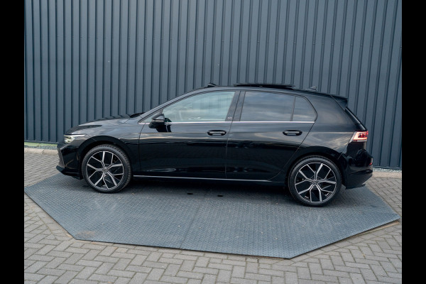 Volkswagen Golf 1.5 eTSI 50 Jaar Edition | Panodak | Stoelgeheugen | Trekhaak Elk. Wegkl. | Harman/ Kardon | Prijs Rijklaar!!