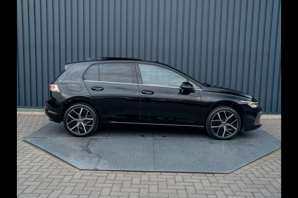 Volkswagen Golf 1.5 eTSI 50 Jaar Edition | Panodak | Stoelgeheugen | Trekhaak Elk. Wegkl. | Harman/ Kardon | Prijs Rijklaar!!