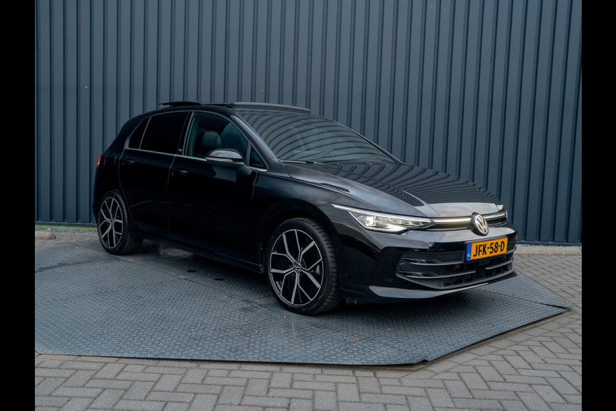 Volkswagen Golf 1.5 eTSI 50 Jaar Edition | Panodak | Stoelgeheugen | Trekhaak Elk. Wegkl. | Harman/ Kardon | Prijs Rijklaar!!
