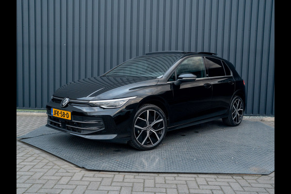 Volkswagen Golf 1.5 eTSI 50 Jaar Edition | Panodak | Stoelgeheugen | Trekhaak Elk. Wegkl. | Harman/ Kardon | Prijs Rijklaar!!