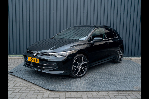Volkswagen Golf 1.5 eTSI 50 Jaar Edition | Panodak | Stoelgeheugen | Trekhaak Elk. Wegkl. | Harman/ Kardon | Prijs Rijklaar!!