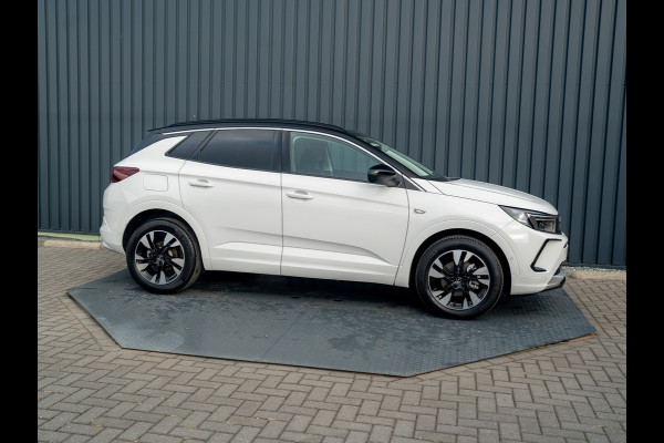 Opel Grandland 1.2 Turbo 130Pk Aut. Ultimate | Keyless | Elk. A-klep | Stoel & Stuur verw. | Camera | Prijs Rijklaar!!