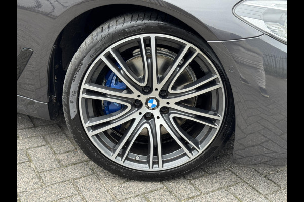 BMW 5 Serie Sedan 530i High Executive M Sport Pakket Automaat / Navigatie Professional / Schuif-/kanteldak / Harman Kardon / Comfortstoelen / Soft Close / Head-Up Display / 20 Inch / Leder / Active Steering