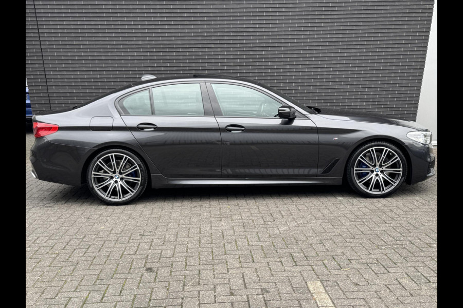 BMW 5 Serie Sedan 530i High Executive M Sport Pakket Automaat / Navigatie Professional / Schuif-/kanteldak / Harman Kardon / Comfortstoelen / Soft Close / Head-Up Display / 20 Inch / Leder / Active Steering