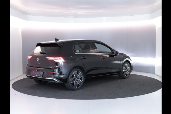 Volkswagen Golf 1.5 eHybrid Style Edition 204PK PHEV | Navigatie | Matrix koplampen | 18"LM velgen | Head up Display |