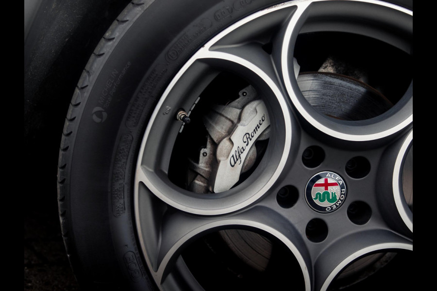 Alfa Romeo Stelvio 2.0 Turbo Aut. AWD 200pk Super | Schuif/Kantel dak | Trekhaak | Leder | Navi | Elek. Stoelen Alfa Romeo Stelvio 2.0 Turbo Aut. AWD 200pk Super | Schuif/Kantel dak | Trekhaak | Leder | Navi | Elek. Stoelen
