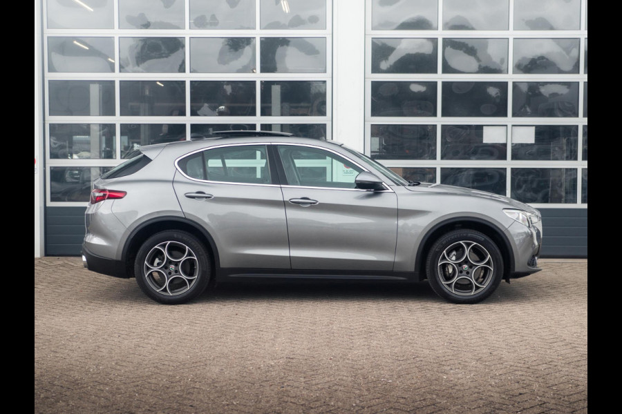 Alfa Romeo Stelvio 2.0 Turbo Aut. AWD 200pk Super | Schuif/Kantel dak | Trekhaak | Leder | Navi | Elek. Stoelen Alfa Romeo Stelvio 2.0 Turbo Aut. AWD 200pk Super | Schuif/Kantel dak | Trekhaak | Leder | Navi | Elek. Stoelen