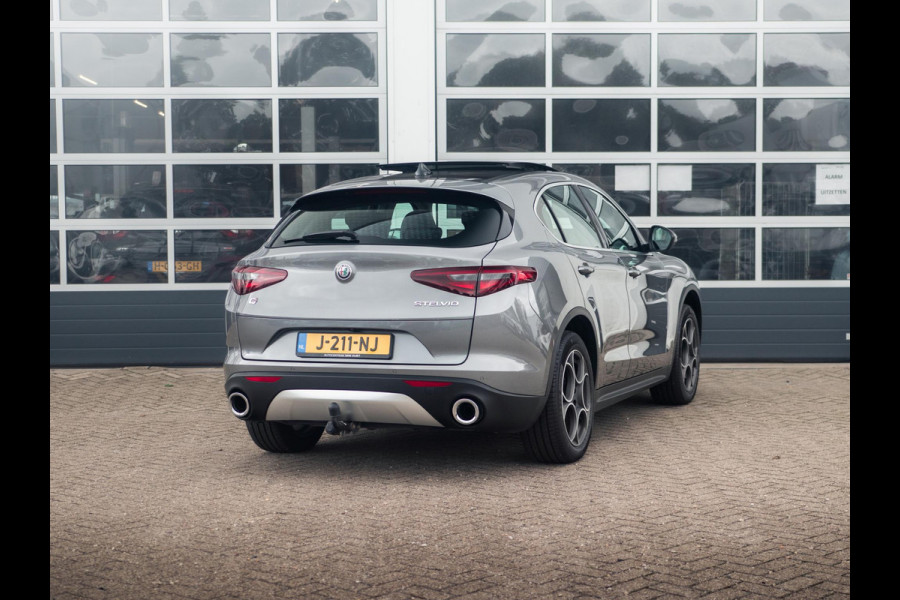 Alfa Romeo Stelvio 2.0 Turbo Aut. AWD 200pk Super | Schuif/Kantel dak | Trekhaak | Leder | Navi | Elek. Stoelen Alfa Romeo Stelvio 2.0 Turbo Aut. AWD 200pk Super | Schuif/Kantel dak | Trekhaak | Leder | Navi | Elek. Stoelen