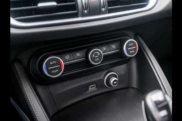 Alfa Romeo Stelvio 2.0 Turbo Aut. AWD 200pk Super | Schuif/Kantel dak | Trekhaak | Leder | Navi | Elek. Stoelen Alfa Romeo Stelvio 2.0 Turbo Aut. AWD 200pk Super | Schuif/Kantel dak | Trekhaak | Leder | Navi | Elek. Stoelen
