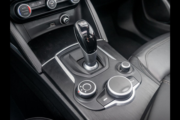 Alfa Romeo Stelvio 2.0 Turbo Aut. AWD 200pk Super | Schuif/Kantel dak | Trekhaak | Leder | Navi | Elek. Stoelen Alfa Romeo Stelvio 2.0 Turbo Aut. AWD 200pk Super | Schuif/Kantel dak | Trekhaak | Leder | Navi | Elek. Stoelen
