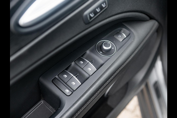 Alfa Romeo Stelvio 2.0 Turbo Aut. AWD 200pk Super | Schuif/Kantel dak | Trekhaak | Leder | Navi | Elek. Stoelen Alfa Romeo Stelvio 2.0 Turbo Aut. AWD 200pk Super | Schuif/Kantel dak | Trekhaak | Leder | Navi | Elek. Stoelen