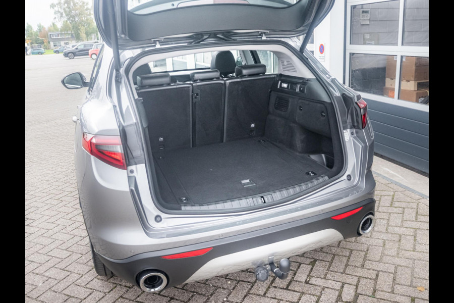 Alfa Romeo Stelvio 2.0 Turbo Aut. AWD 200pk Super | Schuif/Kantel dak | Trekhaak | Leder | Navi | Elek. Stoelen Alfa Romeo Stelvio 2.0 Turbo Aut. AWD 200pk Super | Schuif/Kantel dak | Trekhaak | Leder | Navi | Elek. Stoelen
