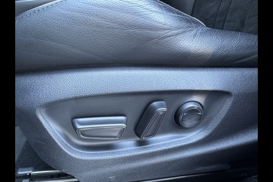 Toyota C-HR 1.8 Hybrid Executive / Bi tone | Leer/Alcantara | Trekhaak | JBL | LED | Rijklaar!!