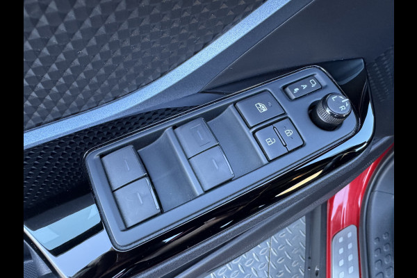 Toyota C-HR 1.8 Hybrid Executive / Bi tone | Leer/Alcantara | Trekhaak | JBL | LED | Rijklaar!!
