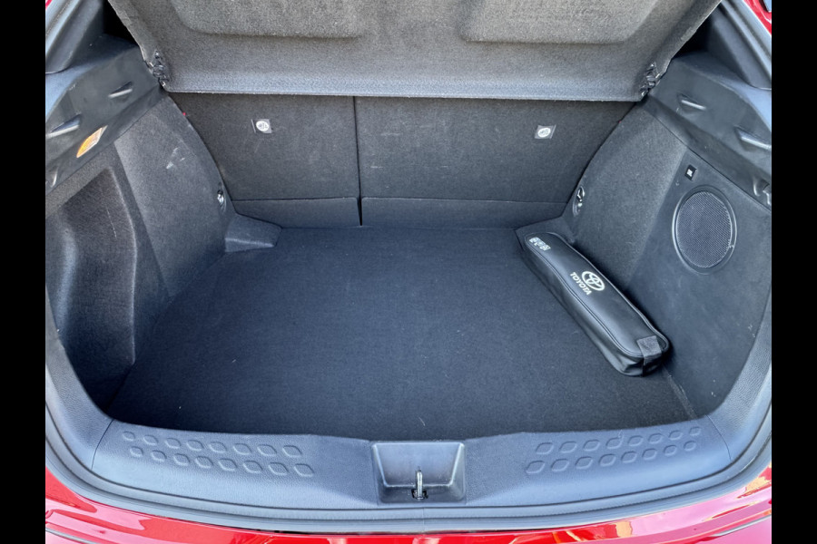 Toyota C-HR 1.8 Hybrid Executive / Bi tone | Leer/Alcantara | Trekhaak | JBL | LED | Rijklaar!!