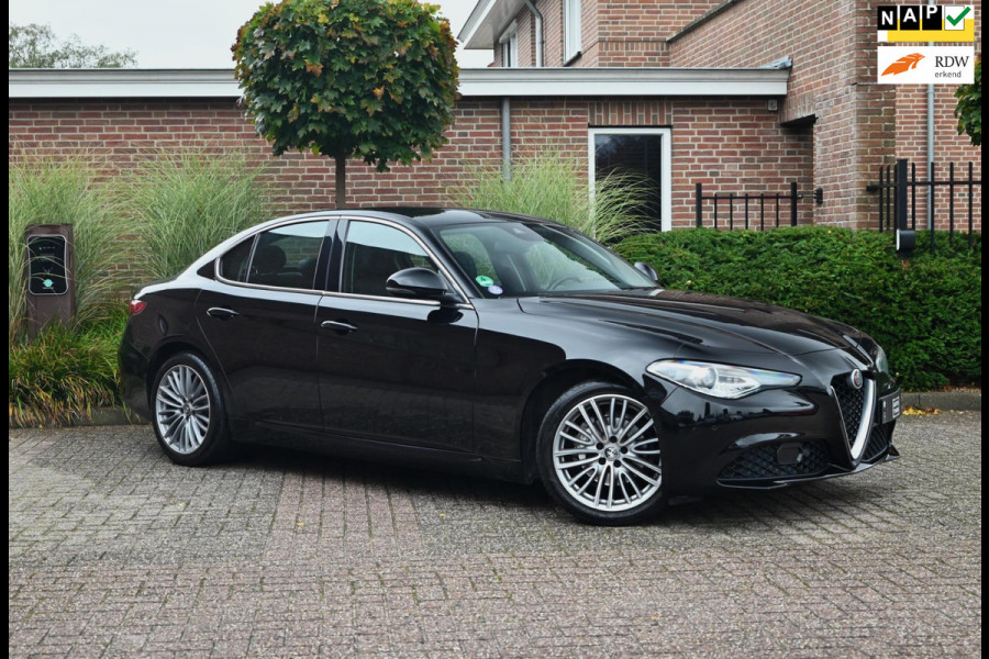Alfa Romeo Giulia 2.0T Super 200 PK Aut. Leder Camera Memory Stuurwiel verw. Keyless 18''