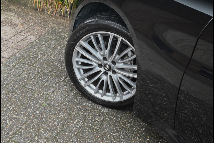 Alfa Romeo Giulia 2.0T Super 200 PK Aut. Leder Camera Memory Stuurwiel verw. Keyless 18''