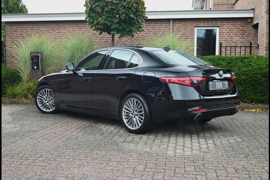 Alfa Romeo Giulia 2.0T Super 200 PK Aut. Leder Camera Memory Stuurwiel verw. Keyless 18''