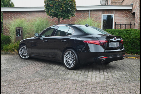 Alfa Romeo Giulia 2.0T Super 200 PK Aut. Leder Camera Memory Stuurwiel verw. Keyless 18''