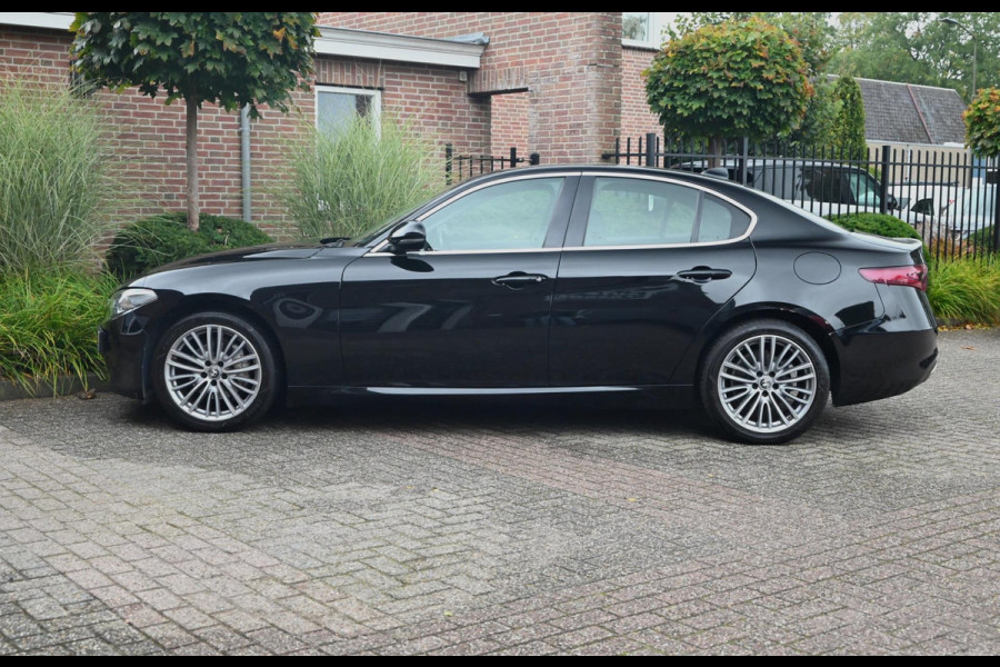 Alfa Romeo Giulia 2.0T Super 200 PK Aut. Leder Camera Memory Stuurwiel verw. Keyless 18''
