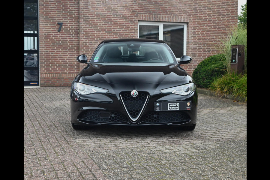 Alfa Romeo Giulia 2.0T Super 200 PK Aut. Leder Camera Memory Stuurwiel verw. Keyless 18''