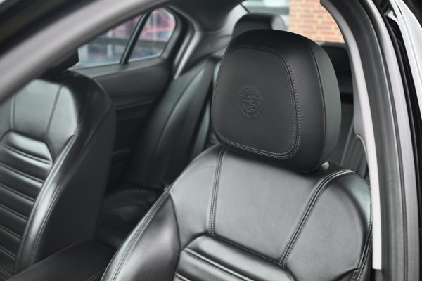 Alfa Romeo Giulia 2.0T Super 200 PK Aut. Leder Camera Memory Stuurwiel verw. Keyless 18''