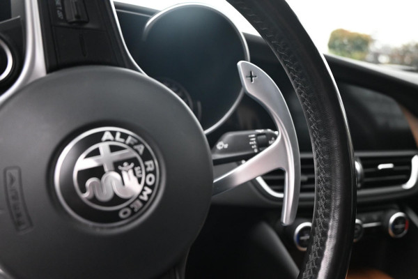 Alfa Romeo Giulia 2.0T Super 200 PK Aut. Leder Camera Memory Stuurwiel verw. Keyless 18''