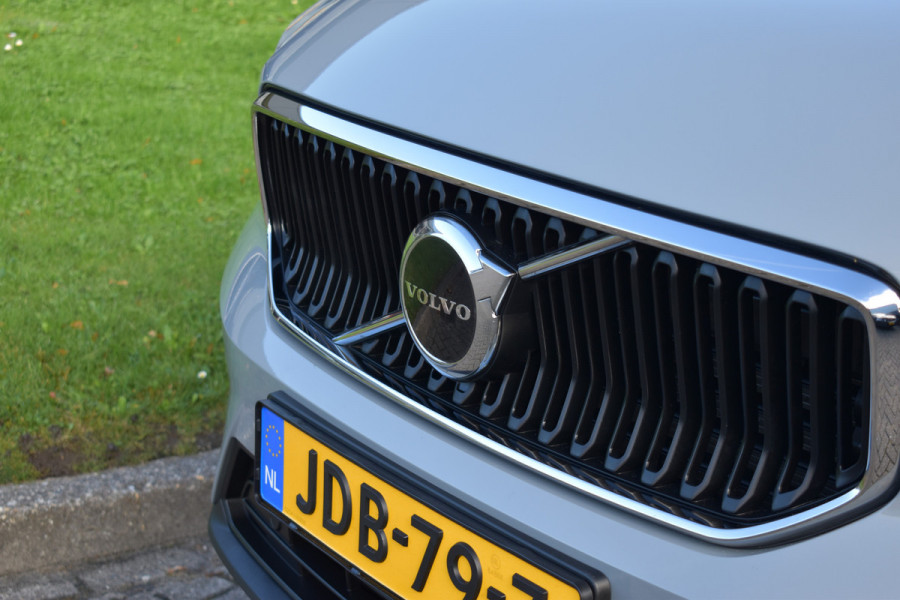 Volvo XC40 B4 211PK Automaat Core ACC | Trekhaak | Blis | All season | Camera | Stoelverwarming | Stuurverwarming