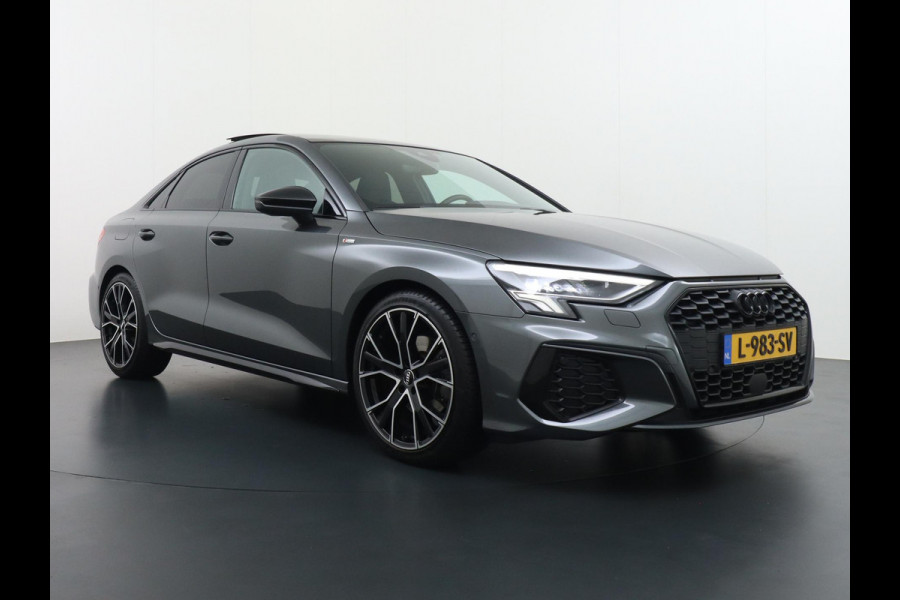 Audi A3 Limousine 35 TFSI S edition S line in- exterieur+ sportonderstel | VIRTUAL DASH | PANORAMADAK | LEDER+ STOELVERWARMING | CAMERA | AMBILIGHT | RIJKLAARPRIJS INCL. 12MND BOVAG