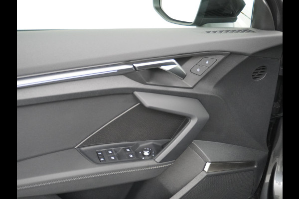Audi A3 Limousine 35 TFSI S edition S line in- exterieur+ sportonderstel | VIRTUAL DASH | PANORAMADAK | LEDER+ STOELVERWARMING | CAMERA | AMBILIGHT | RIJKLAARPRIJS INCL. 12MND BOVAG