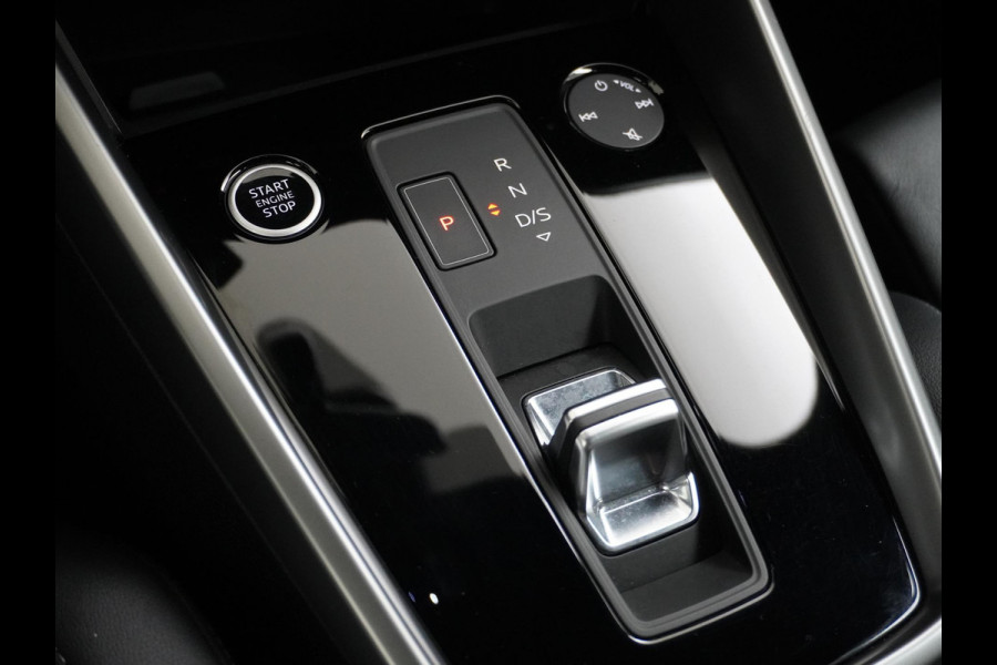 Audi A3 Limousine 35 TFSI S edition S line in- exterieur+ sportonderstel | VIRTUAL DASH | PANORAMADAK | LEDER+ STOELVERWARMING | CAMERA | AMBILIGHT | RIJKLAARPRIJS INCL. 12MND BOVAG