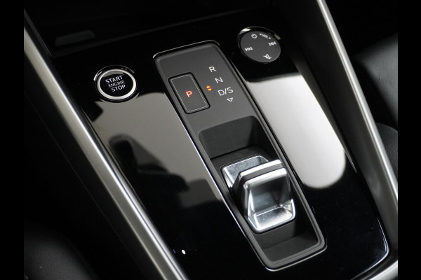 Audi A3 Limousine 35 TFSI S edition S line in- exterieur+ sportonderstel | VIRTUAL DASH | PANORAMADAK | LEDER+ STOELVERWARMING | CAMERA | AMBILIGHT | RIJKLAARPRIJS INCL. 12MND BOVAG