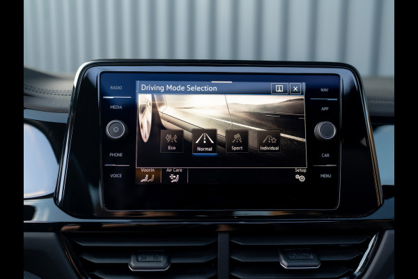 Volkswagen T-Roc 1.5 TSI R-Line Business | Beats | Panodak | Trekhaak afnb | 19'' | Keyless | IQ Light | Prijs Rijklaar!!