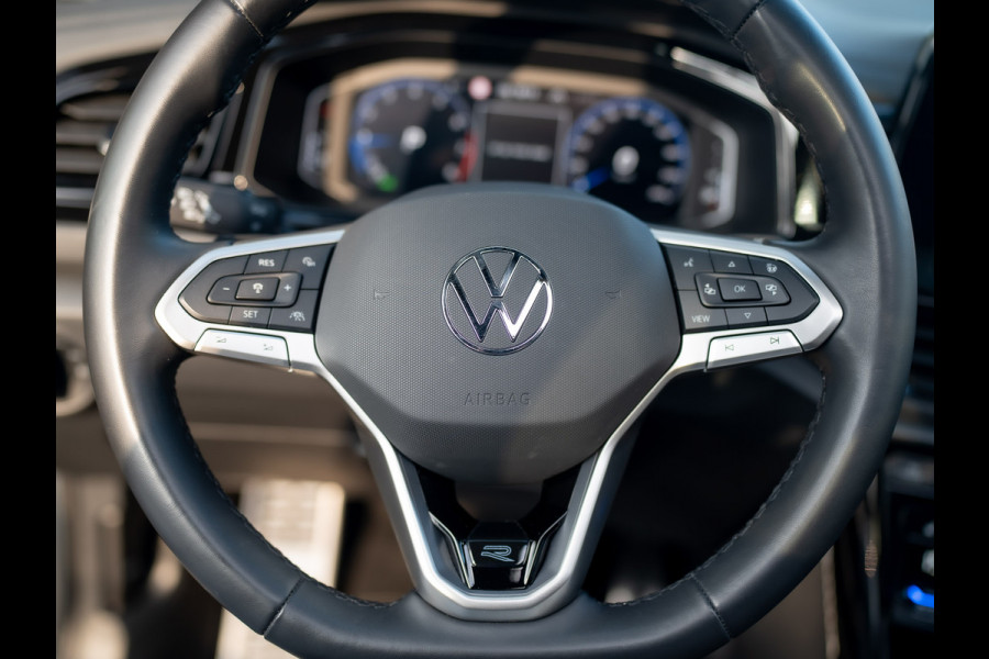Volkswagen T-Roc 1.5 TSI R-Line Business | Beats | Panodak | Trekhaak afnb | 19'' | Keyless | IQ Light | Prijs Rijklaar!!