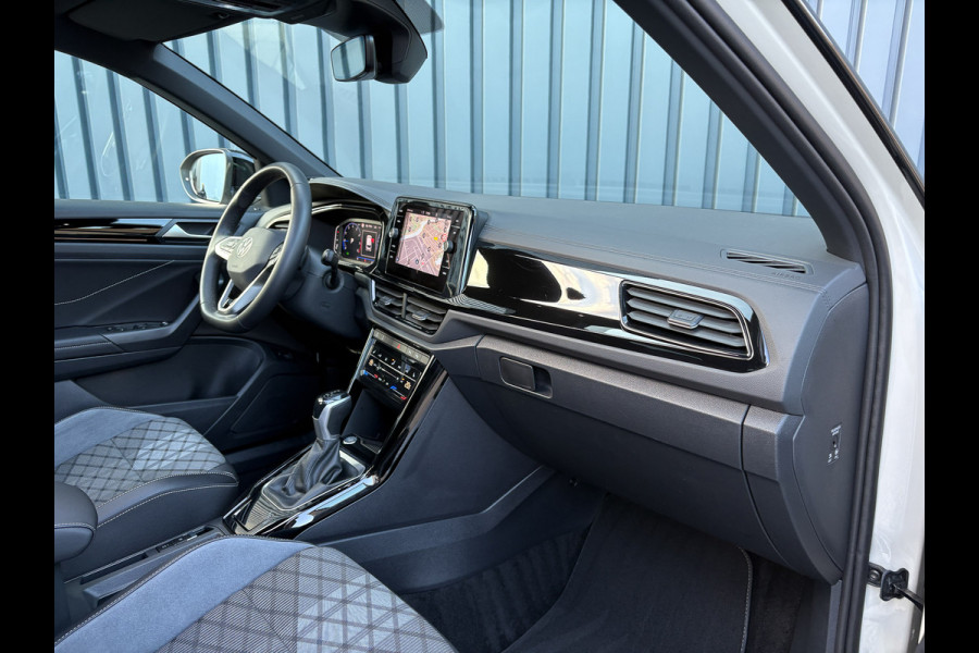Volkswagen T-Roc 1.5 TSI R-Line Business | Beats | Panodak | Trekhaak afnb | 19'' | Keyless | IQ Light | Prijs Rijklaar!!
