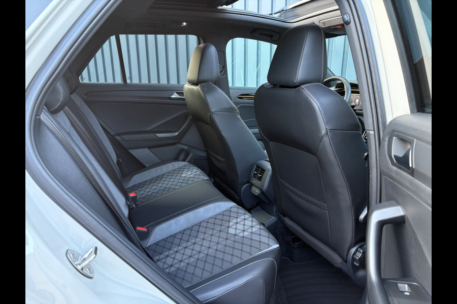 Volkswagen T-Roc 1.5 TSI R-Line Business | Beats | Panodak | Trekhaak afnb | 19'' | Keyless | IQ Light | Prijs Rijklaar!!