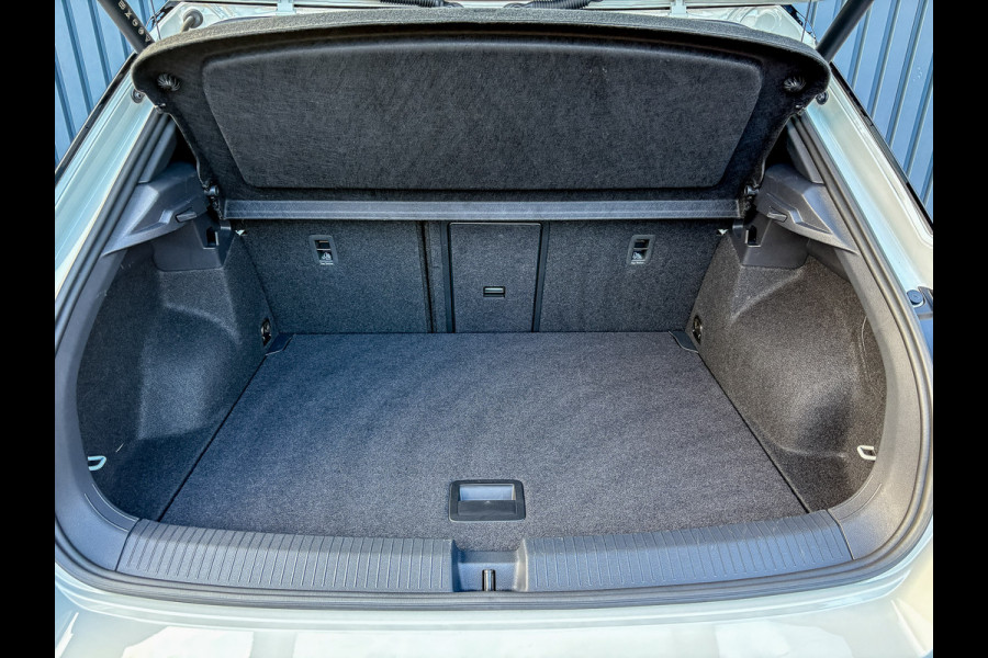 Volkswagen T-Roc 1.5 TSI R-Line Business | Beats | Panodak | Trekhaak afnb | 19'' | Keyless | IQ Light | Prijs Rijklaar!!