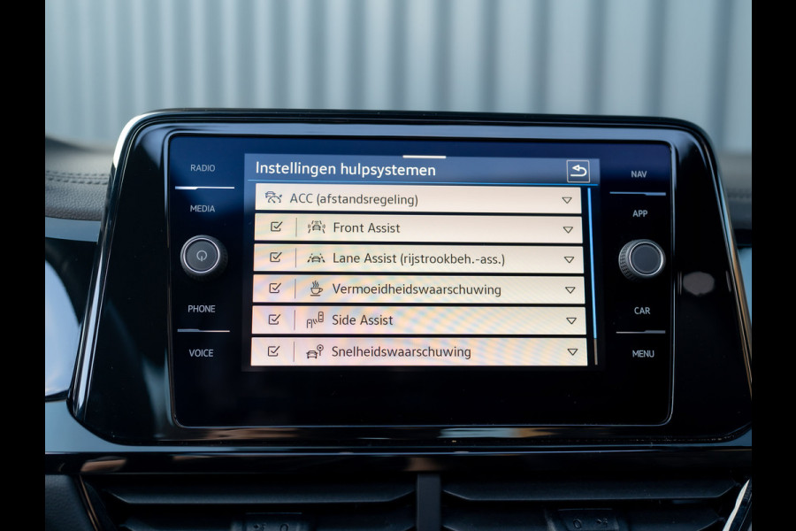Volkswagen T-Roc 1.5 TSI R-Line Business | Beats | Panodak | Trekhaak afnb | 19'' | Keyless | IQ Light | Prijs Rijklaar!!