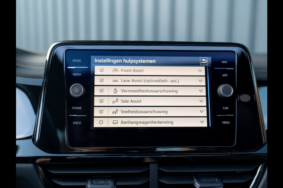 Volkswagen T-Roc 1.5 TSI R-Line Business | Beats | Panodak | Trekhaak afnb | 19'' | Keyless | IQ Light | Prijs Rijklaar!!