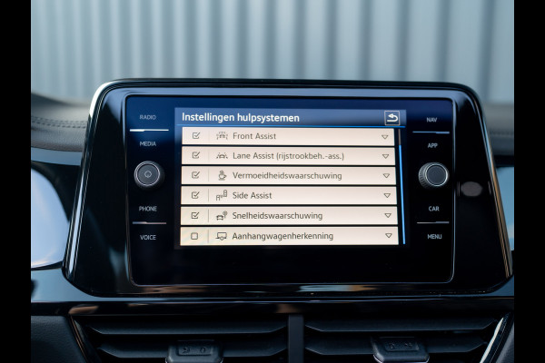 Volkswagen T-Roc 1.5 TSI R-Line Business | Beats | Panodak | Trekhaak afnb | 19'' | Keyless | IQ Light | Prijs Rijklaar!!