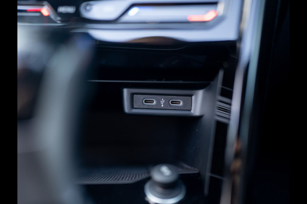 Volkswagen T-Roc 1.5 TSI R-Line Business | Beats | Panodak | Trekhaak afnb | 19'' | Keyless | IQ Light | Prijs Rijklaar!!