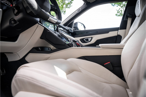 Lamborghini Urus 4.0 V8 (650pk) ** Panodak ** Advanced B&O 3D ** Massage ** 23inch Lamborghini Urus 4.0 V8 (650pk) ** Panodak ** Advanced B&O 3D ** Massage ** 23inch