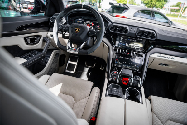 Lamborghini Urus 4.0 V8 (650pk) ** Panodak ** Advanced B&O 3D ** Massage ** 23inch Lamborghini Urus 4.0 V8 (650pk) ** Panodak ** Advanced B&O 3D ** Massage ** 23inch
