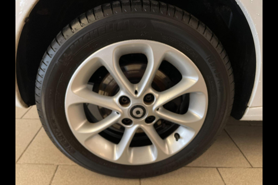 Smart Forfour 1.0 Business Solution AIRCO CRUISE BLUETOOTH ELEK RAMEN CENT VERG LM VELGEN PRIVACYGLAS ZEER NETTE AUTO