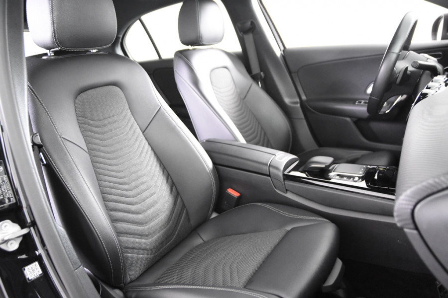 Mercedes-Benz A-Klasse 180 *1ste Eigenaar*Leer*Stoelverwarming*DAB* Mercedes-Benz A-Klasse 180 *1ste Eigenaar*Leer*Stoelverwarming*DAB*