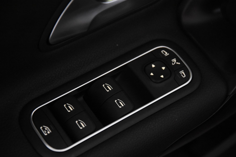 Mercedes-Benz A-Klasse 180 *1ste Eigenaar*Leer*Stoelverwarming*DAB* Mercedes-Benz A-Klasse 180 *1ste Eigenaar*Leer*Stoelverwarming*DAB*