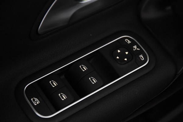 Mercedes-Benz A-Klasse 180 *1ste Eigenaar*Leer*Stoelverwarming*DAB* Mercedes-Benz A-Klasse 180 *1ste Eigenaar*Leer*Stoelverwarming*DAB*